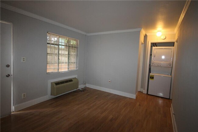 Building Photo - 758 St Charles Ave NE
