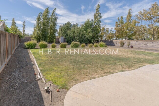 Building Photo - 521 S Altura Ct