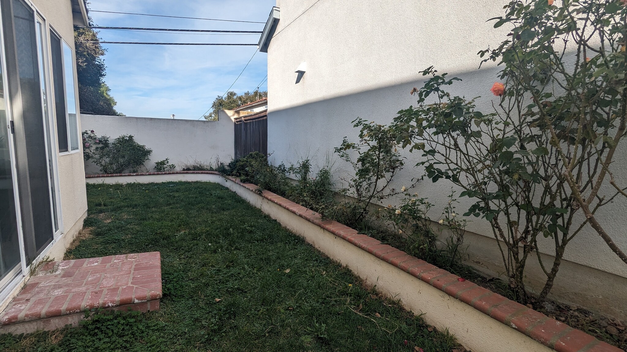 Building Photo - 1554 Plymouth Ln