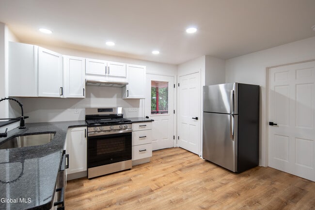 Building Photo - 644 Delaware Ave