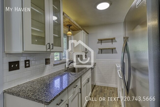 Building Photo - 2776 S Dahlia St
