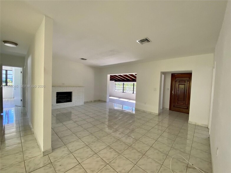Building Photo - 1325 Marseille Dr
