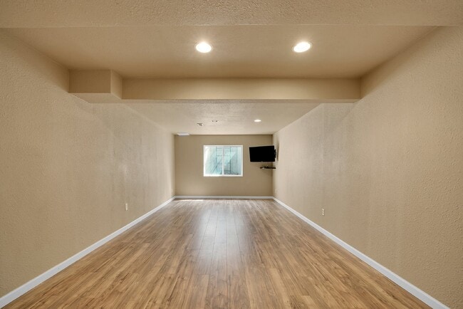 Building Photo - $2,800.00- 3-bed, 3.5 bath Townhome with Finished Basement and Fireplace in Broomfield!