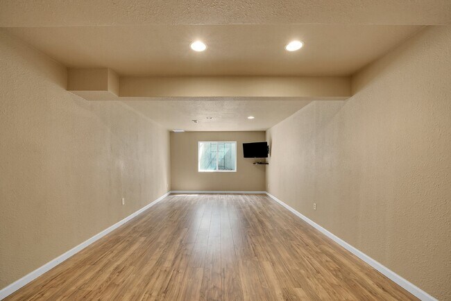 Building Photo - $2,925.00 - 3-bed, 3.5 bath Townhome with Finished Basement and Fireplace in Broomfield!