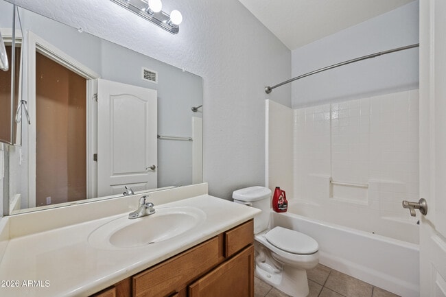 Building Photo - 2600 E Springfield Pl