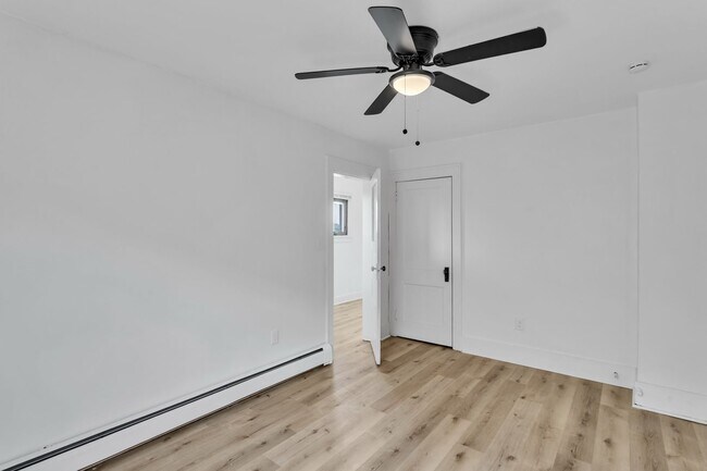 Building Photo - Newly Updated 3BR Home with Off-Street Parking - Pet Friendly!