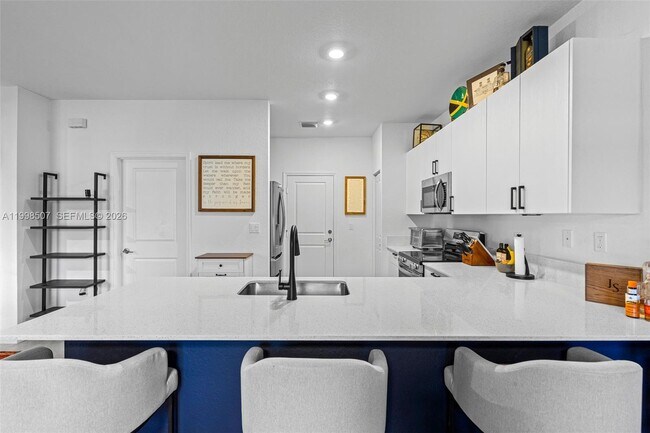 Building Photo - 4917 Oakmont Dr