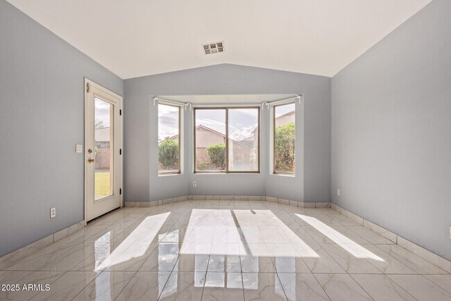 Building Photo - 5023 W Lynne Ln