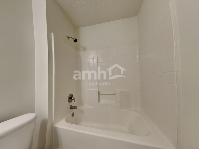 Building Photo - 3943 Hunters Lake Cir E