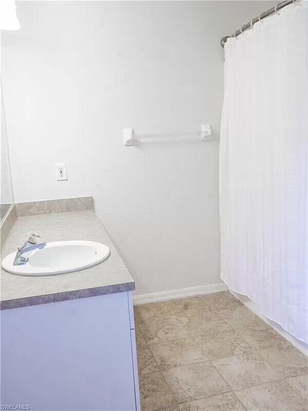 Building Photo - 17556 Brentwood Ct