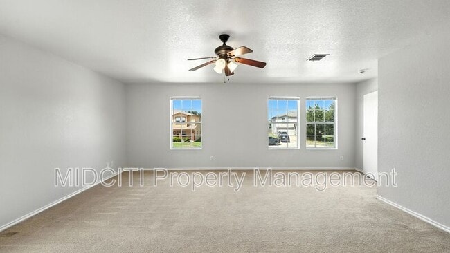 Building Photo - 209 Hinge Loop