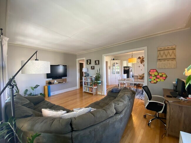 Living Room View 3 - 2011 N Prospect Ave