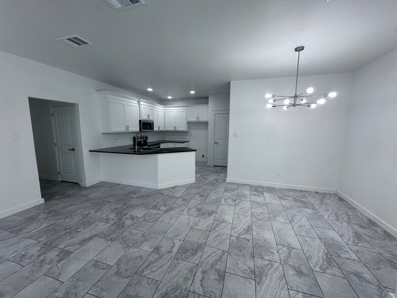 Building Photo - 11902 Evanston Ave