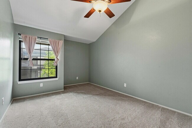 Building Photo - 1748 Ohlen Rd