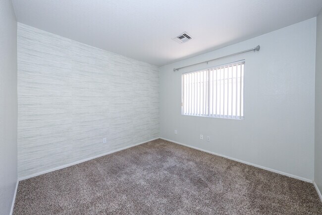 Building Photo - 8070 N Wild Aster Way