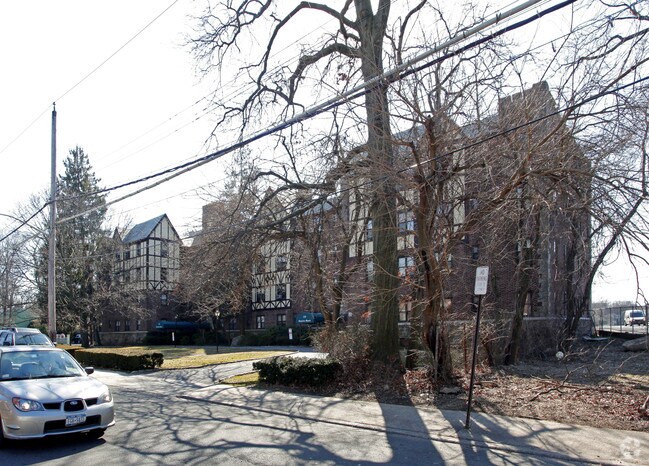 Building Photo - Stonelea Manor Coop