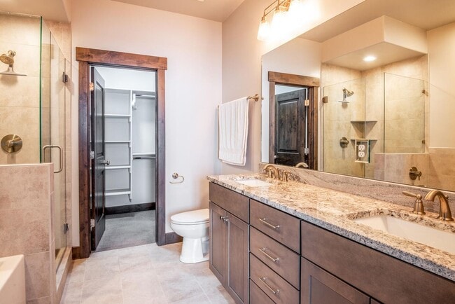 Building Photo - Modern Townhome in Black Rock Ridge