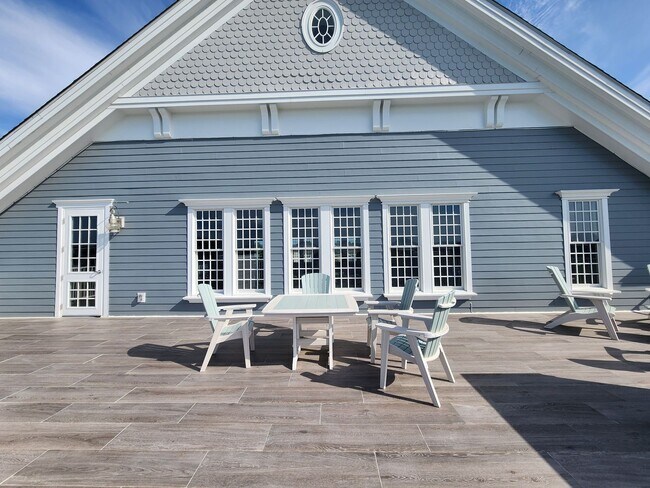 Building Photo - Home Available in Summerhouse on Everett Bay! Showings Coming Soon.