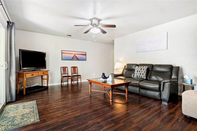 Building Photo - 7203 Barnsdale Way