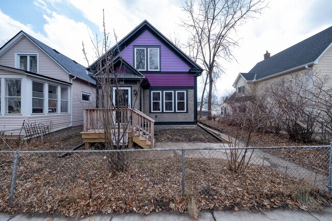 Primary Photo - 914 Cook Ave E