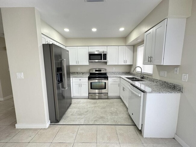 Primary Photo - 739 NE 7th Pl
