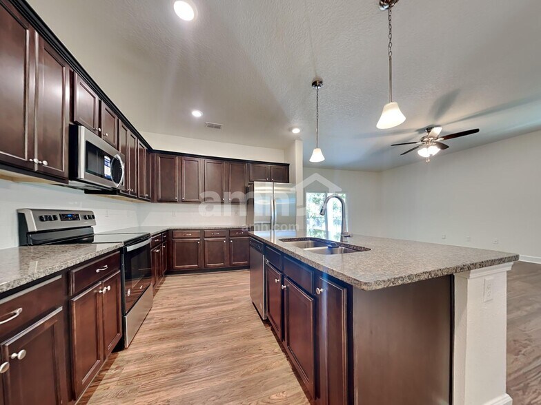 Building Photo - 437 Sandstone Dr