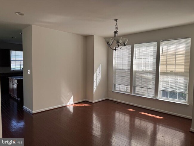 Building Photo - 9719 Inkwood Dr