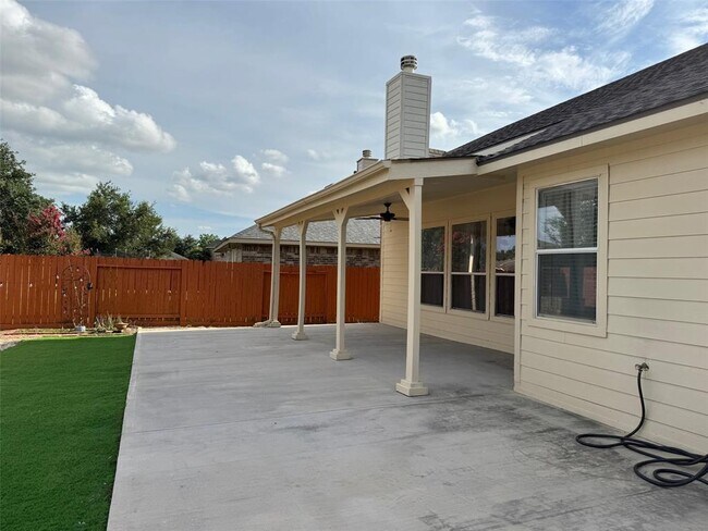 Building Photo - 24423 Hampton Lakes Dr