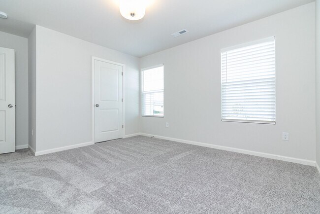 Building Photo - 104 Ashwood Ave