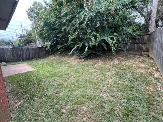Building Photo - 3913 Oak Branch Cir E