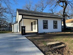 Building Photo - Newly remodeled 3 bedroom 2 bath across from Park!