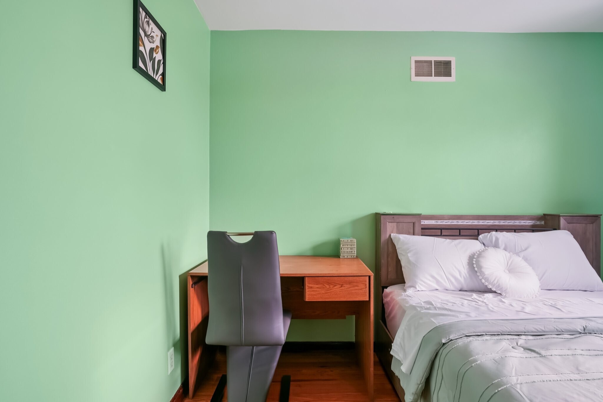 Building Photo - 10783 W Appleton Ave