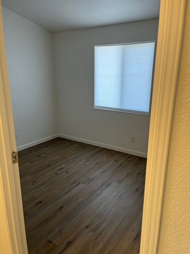 Building Photo - 2 Bedroom country home