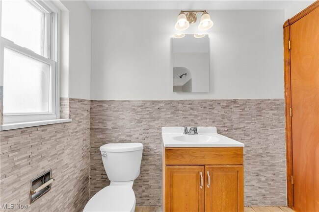 Building Photo - 3819 W 137th St