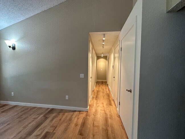 Building Photo - 3 Bed 2 Bath home with 2 Car Garage in Bellingham