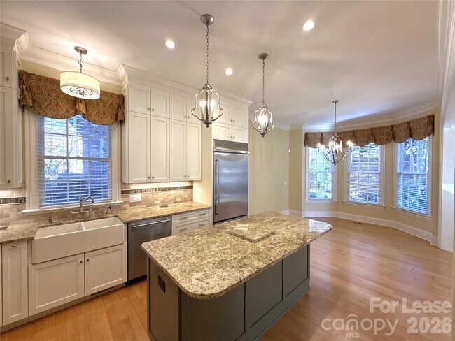 Building Photo - 1109 S Kings Dr