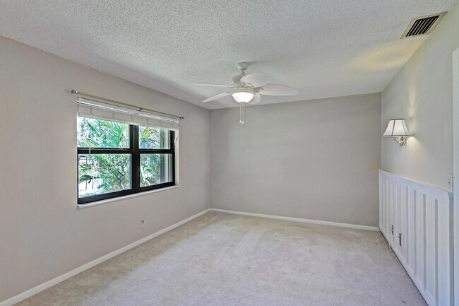 Building Photo - 2910 SW 22nd Cir