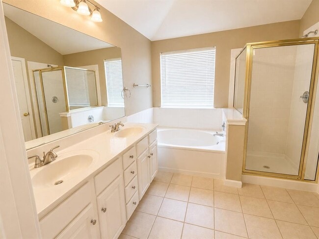Building Photo - 126 Copperwood Loop