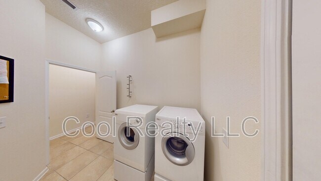 Building Photo - 218 Larkin Pl