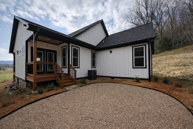 Building Photo - Fairview Rental! - Two Occupants Max