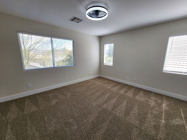 Building Photo - In the Heart of Green Valley Ranch