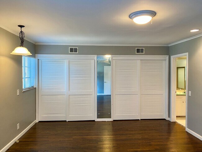Building Photo - Remodeled Westgate Home with Attached Prof...