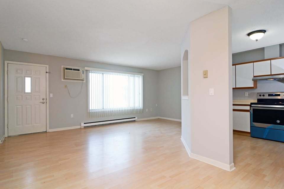 Building Photo - 770 W Village Rd