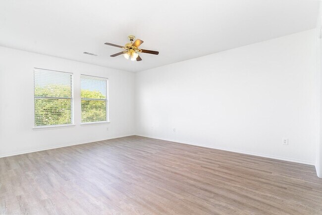 Building Photo - 3012 Hoover Dr