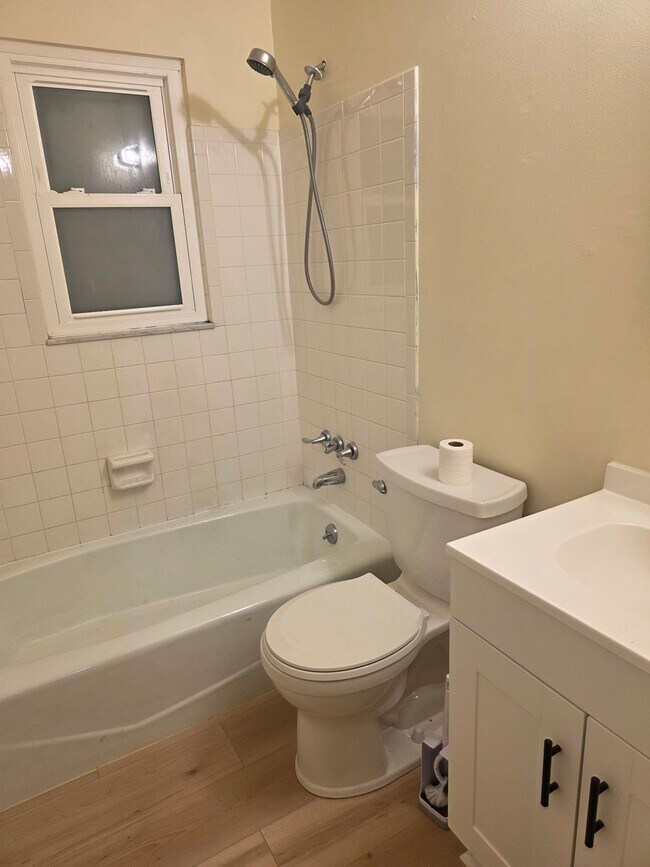 Building Photo - 481 Emerald Rd