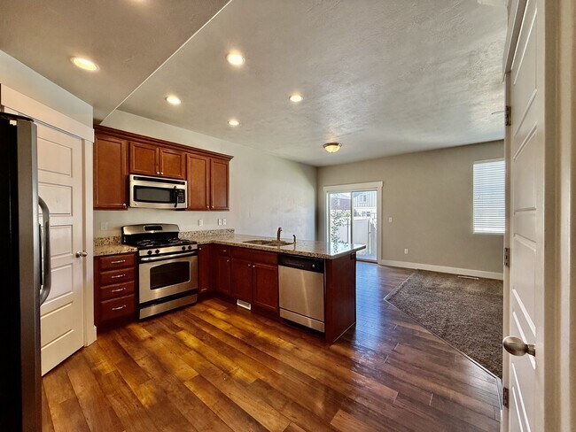 Building Photo - 6928 Village River Ln