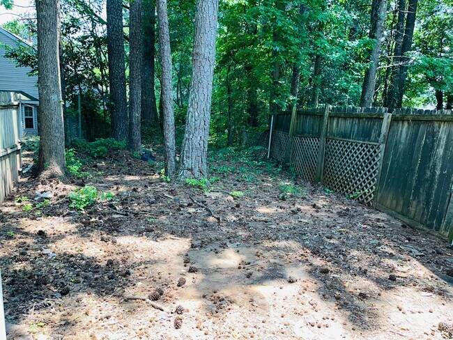 Building Photo - Location, location, location! Renovated townhome near Downtown Douglasville! Must See!