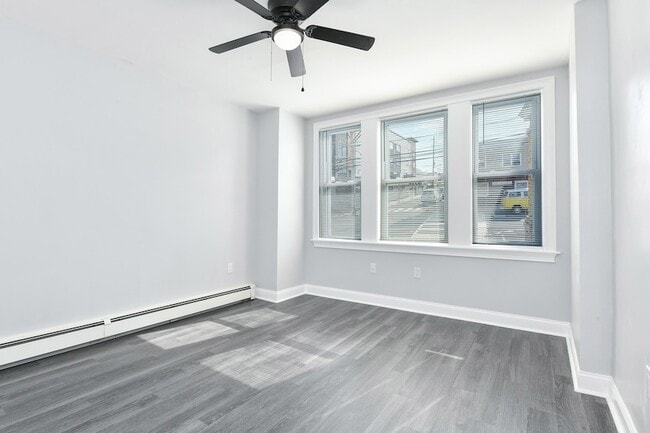 Building Photo - 540 61st St