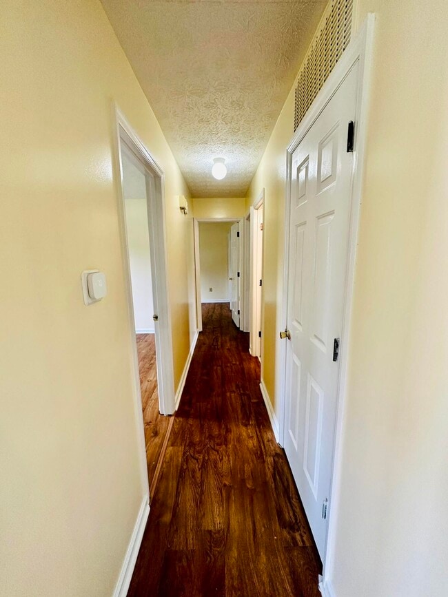 Building Photo - 3669 Sundart Dr