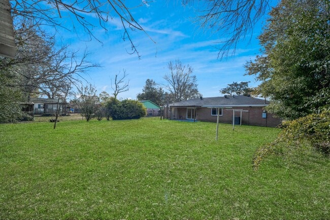 Building Photo - 1103 Pine St